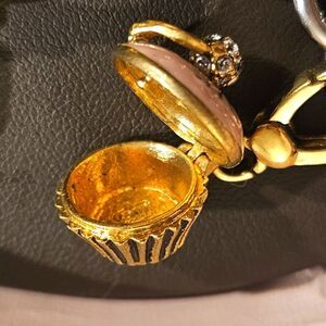 Retired Juicy Couture Bling Open & Close Locket Pink Cupcake Charm Bracelet Love